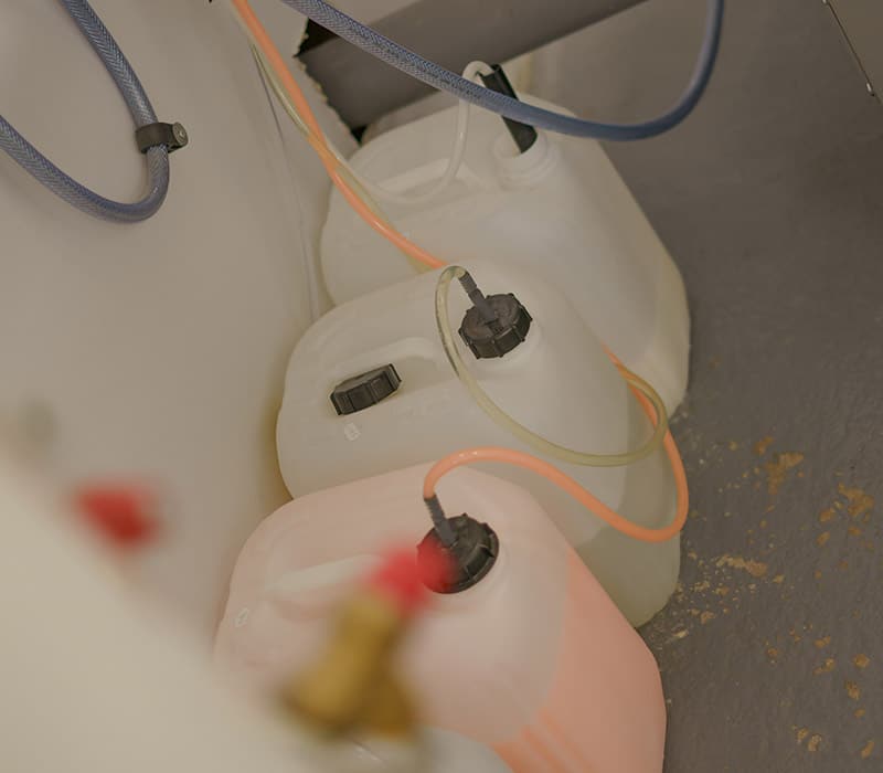 someone using a rental washing machine