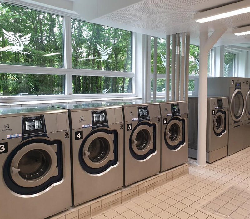 someone using a rental washing machine